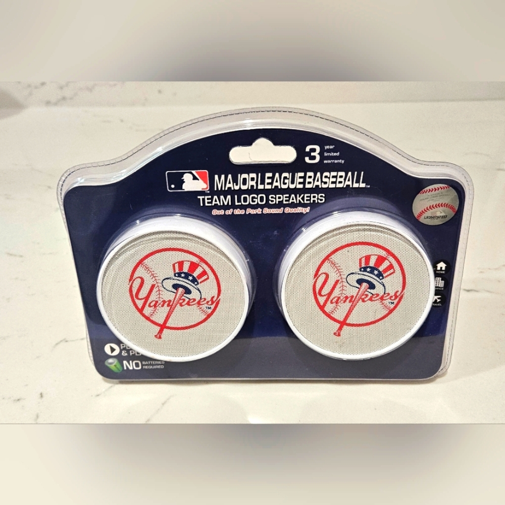 New York Yankees MLB Team Logo Audio Speakers Portable Brand New Sealed Package